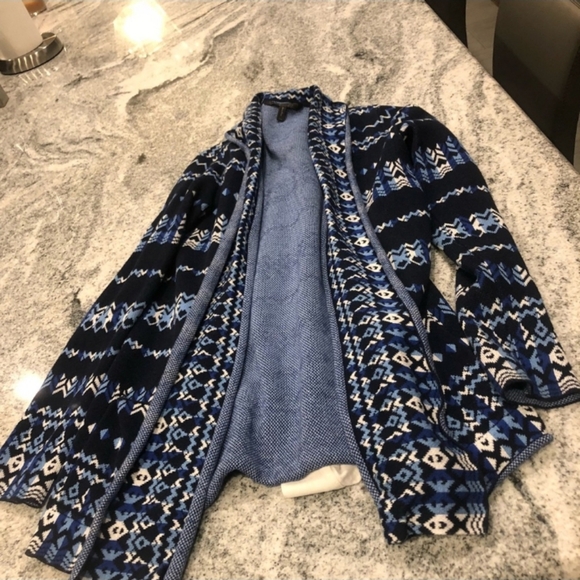BCBGMaxAzria Jinelle Blue and White Patterned Cardigan Sweater EUC - Picture 5 of 5